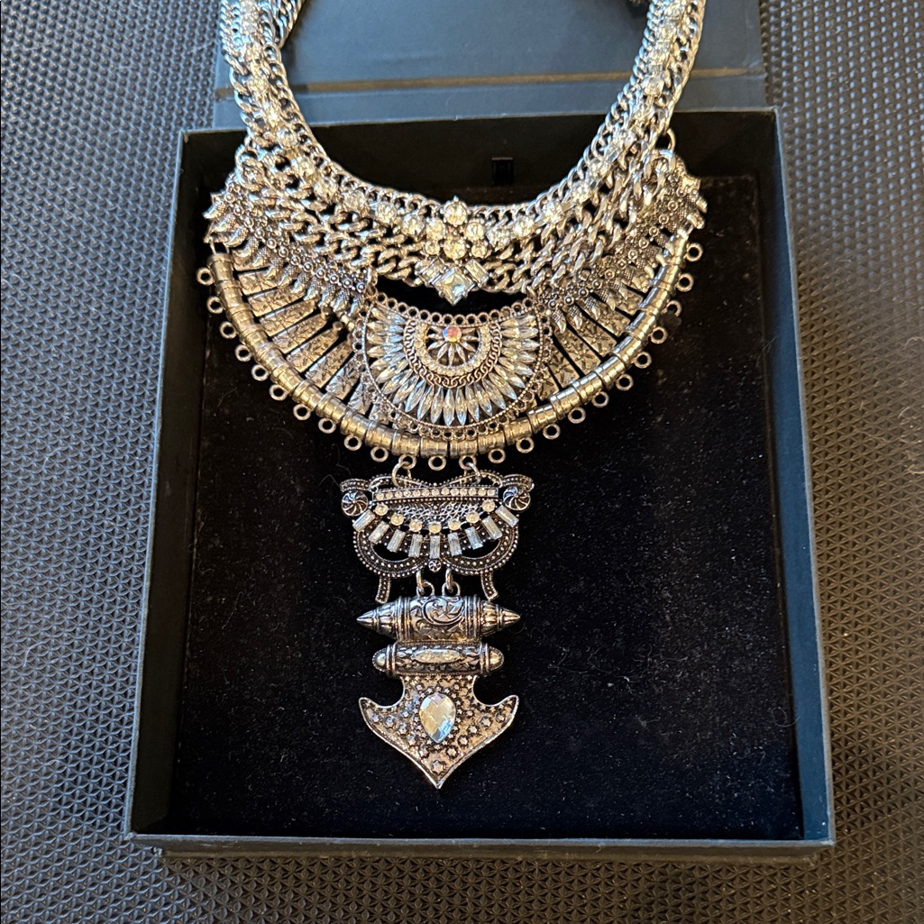 Intricate Silver Necklace With Ornate Detailing